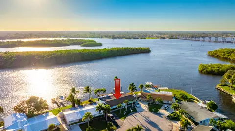 140 SW Hideaway Pl, Stuart, FL 34994 photo 2