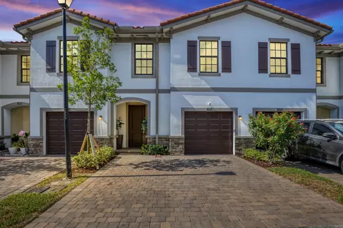 1013 Sweet Briar Ln, Riviera Beach, FL 33410