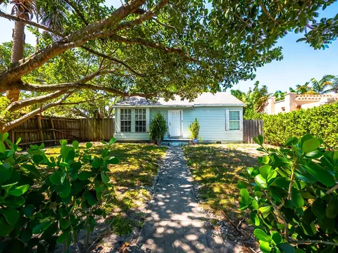 335 Greymon Dr, West Palm Beach, FL 33405
