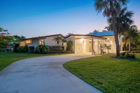 1686 NW Harbor Pl, Stuart, FL 34994 photo 2