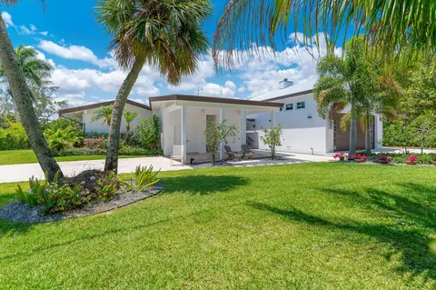 1686 NW Harbor Pl, Stuart, FL 34994 photo 4