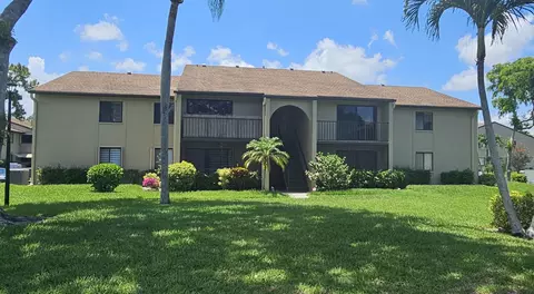 526 Shady Pine Way #B2, Greenacres, FL 33415