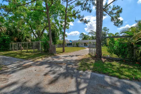 5204 3rd Rd, Lake Worth, FL 33467