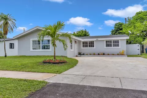 750 Gardenia Dr, Royal Palm Beach, FL 33411