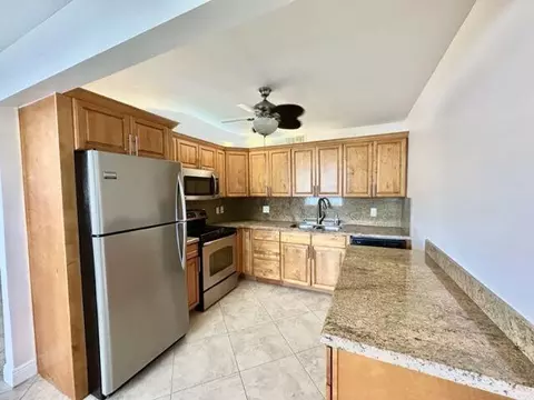 1072 Wolverton D, Boca Raton, FL 33434 photo 2