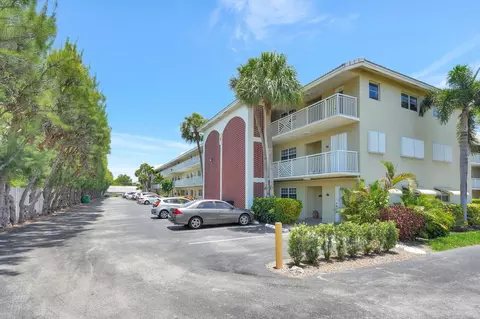 1951 NE 39th St #142, Lighthouse Point, FL 33064