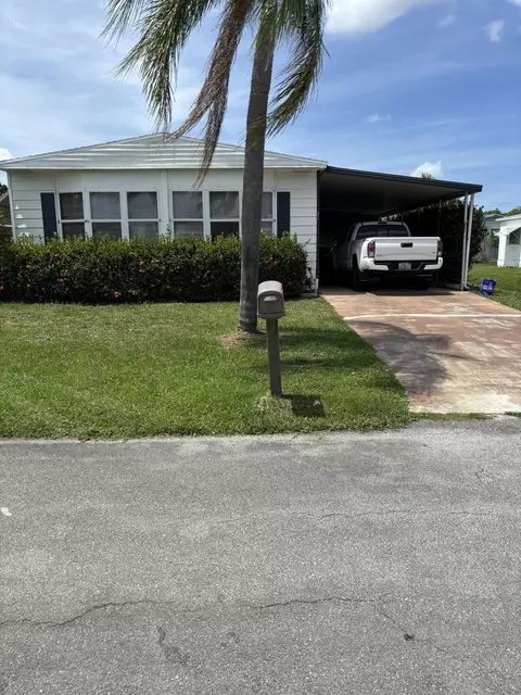 27 Galeria Way, Port Saint Lucie, FL 34952