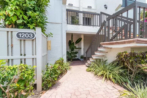 1203 Bridgewood Pl, Boca Raton, FL 33434