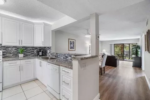 10092 Cedar Point Blvd #305, Boynton Beach, FL 33437