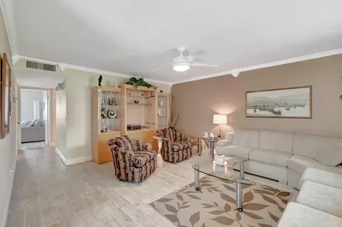 236 Burgundy E #236, Delray Beach, FL 33484 photo 2
