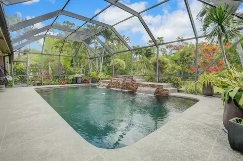 9290 Dundee Dr, Lake Worth, FL 33467