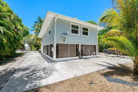 6474 SE Thomas Dr, Stuart, FL 34997 photo 3