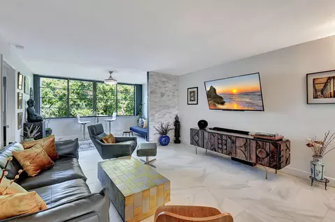 5550 Witney Dr #310, Delray Beach, FL 33484