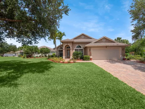 8121 SW Yachtsmans Dr, Stuart, FL 34997