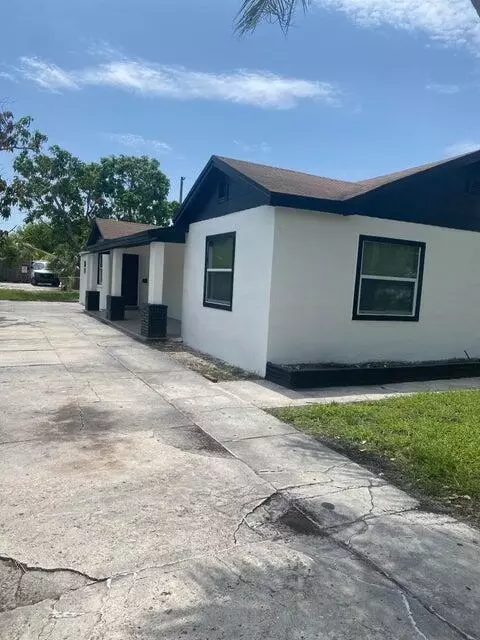 614 N E St, FL 33460