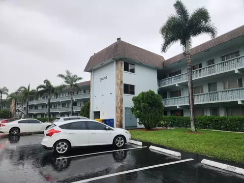 2100 Springdale Blvd #305, Palm Springs, FL 33461