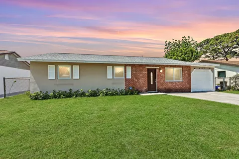 4317 Applecrest Dr, Palm Beach Gardens, FL 33410