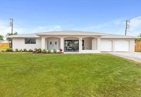 9351 SE Parkway Dr, Hobe Sound, FL 33455