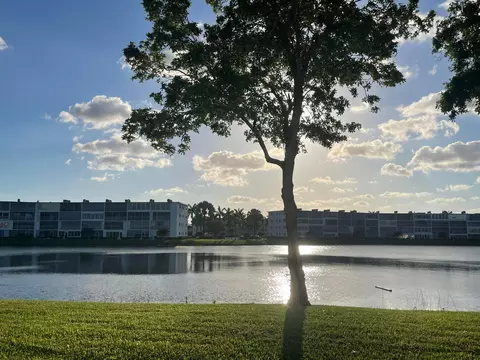 2080 Guildford E #E, Boca Raton, FL 33434 photo 2