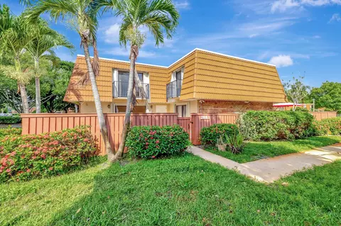 2883 SW Waterford Pl N, Deerfield Beach, FL 33442