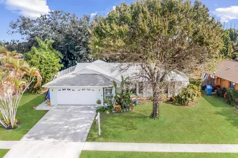 285 Las Palmas St, Royal Palm Beach, FL 33411