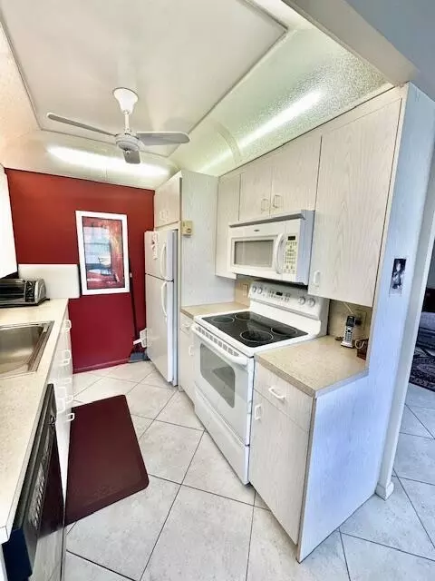 2078 Guildford E, Boca Raton, FL 33434 photo 3
