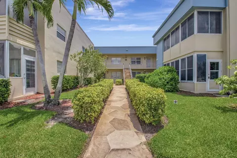 875 Flanders S, Delray Beach, FL 33484