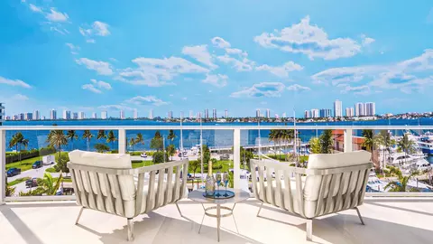 220 Lake Shore Dr #305, Lake Park, FL 33403