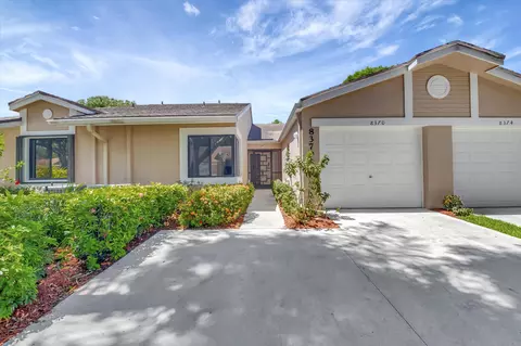 8370 Springlake Dr, Boca Raton, FL 33496