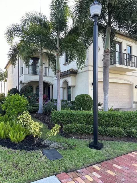 673 SE Fascino Cir, Port Saint Lucie, FL 34984