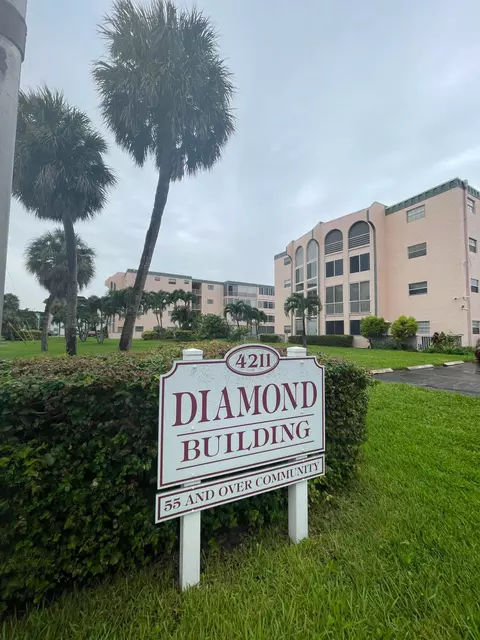 4211 NW 41st St #204, Lauderdale Lakes, FL 33319
