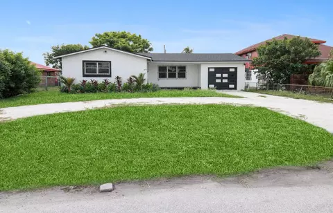 621 SW 12th St, Belle Glade, FL 33430