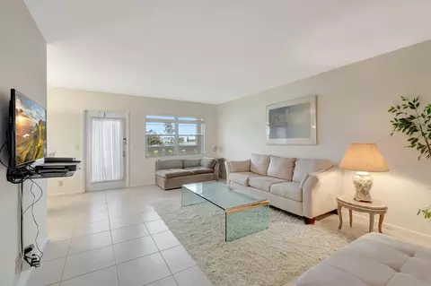 28 Fanshaw A, Boca Raton, FL 33434