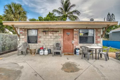 1078 Peak Rd, Lantana, FL 33462