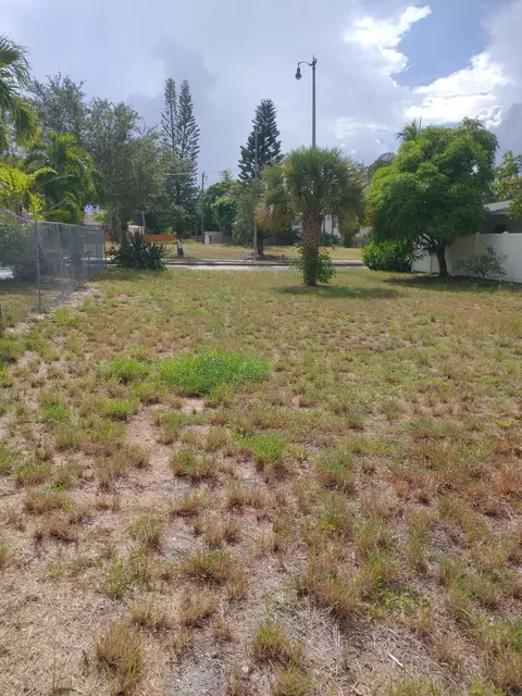 2907 Broadway Ave, West Palm Beach, FL 33407