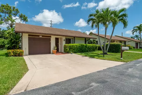 6059 Olivewood Cir, Greenacres, FL 33463