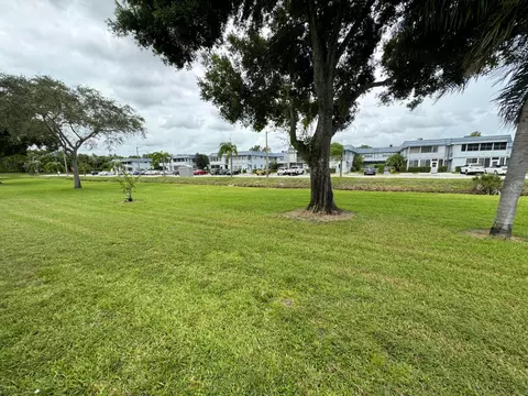 195 Brittany E, Delray Beach, FL 33446 photo 25