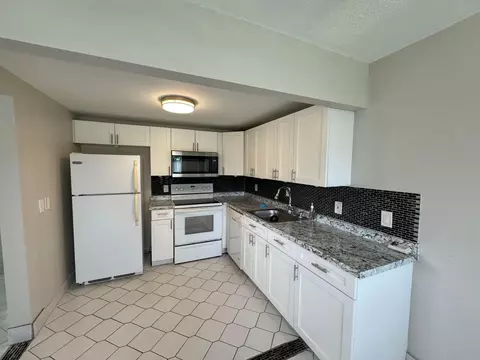 195 Brittany E, Delray Beach, FL 33446 photo 2