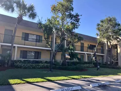 1806 Meadows Cir, Boynton Beach, FL 33436