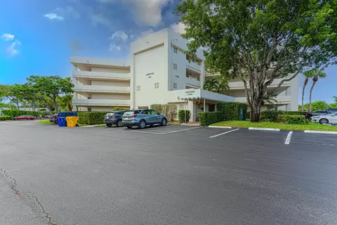 3186 Via Poinciana #202, Lake Worth, FL 33467