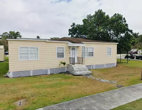 297 E 4th St, Pahokee, FL 33476