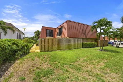 3157 Gardens East Dr #D, Palm Beach Gardens, FL 33410