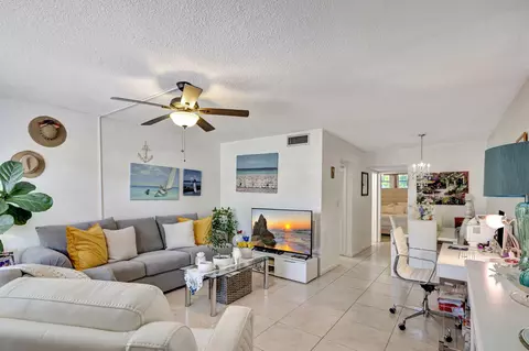 2565 S Ocean Blvd #211, Palm Beach, FL 33480