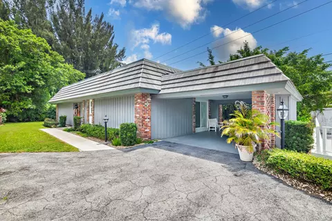 410 Pine Tree Ct, Atlantis, FL 33462 photo 2