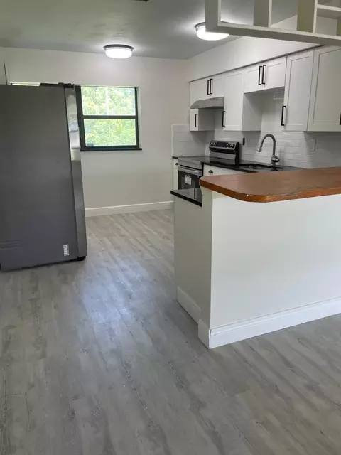2523 SE Washington St N, Stuart, FL 34997 photo 5