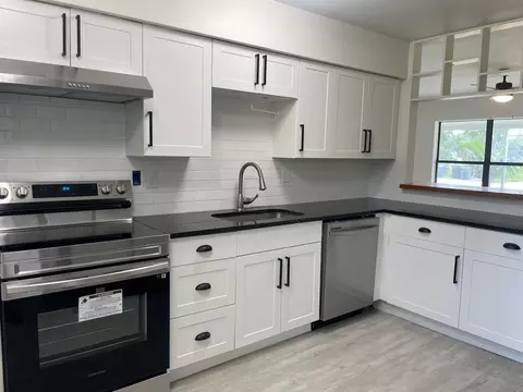 2523 SE Washington St N, Stuart, FL 34997 photo 3