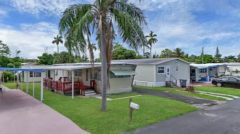 8933 Palm St, Boynton Beach, FL 33436
