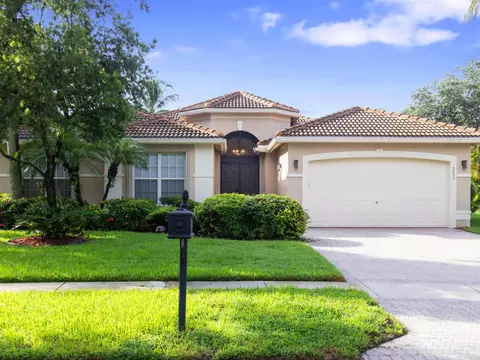 6892 Molakai Cir, Boynton Beach, FL 33437