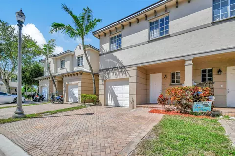 965 Abaco Ln, Riviera Beach, FL 33404