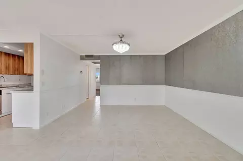 2006 Exeter A, Boca Raton, FL 33434 photo 2
